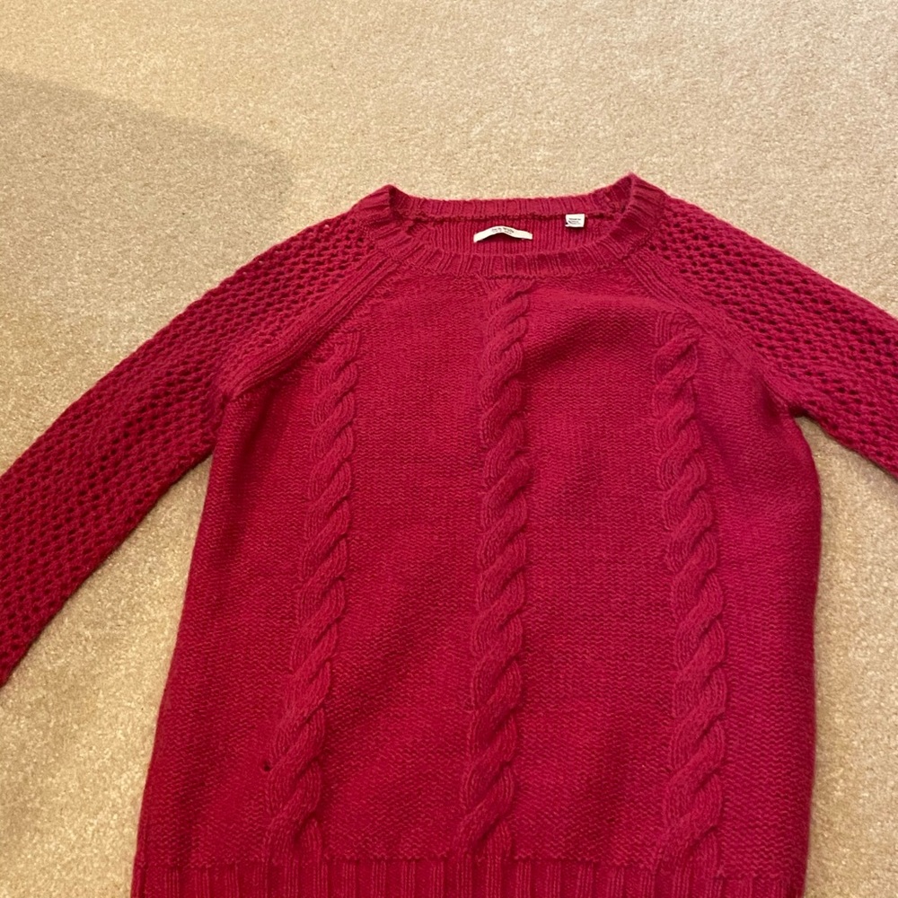 Gorgeous light red knit sweater